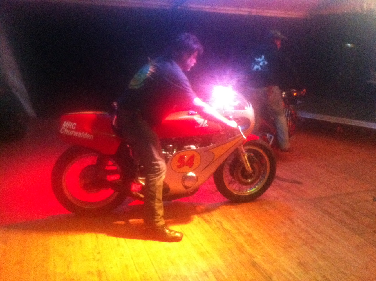 Der Franz mit seiner 500er Rennhonda, in bester Form….