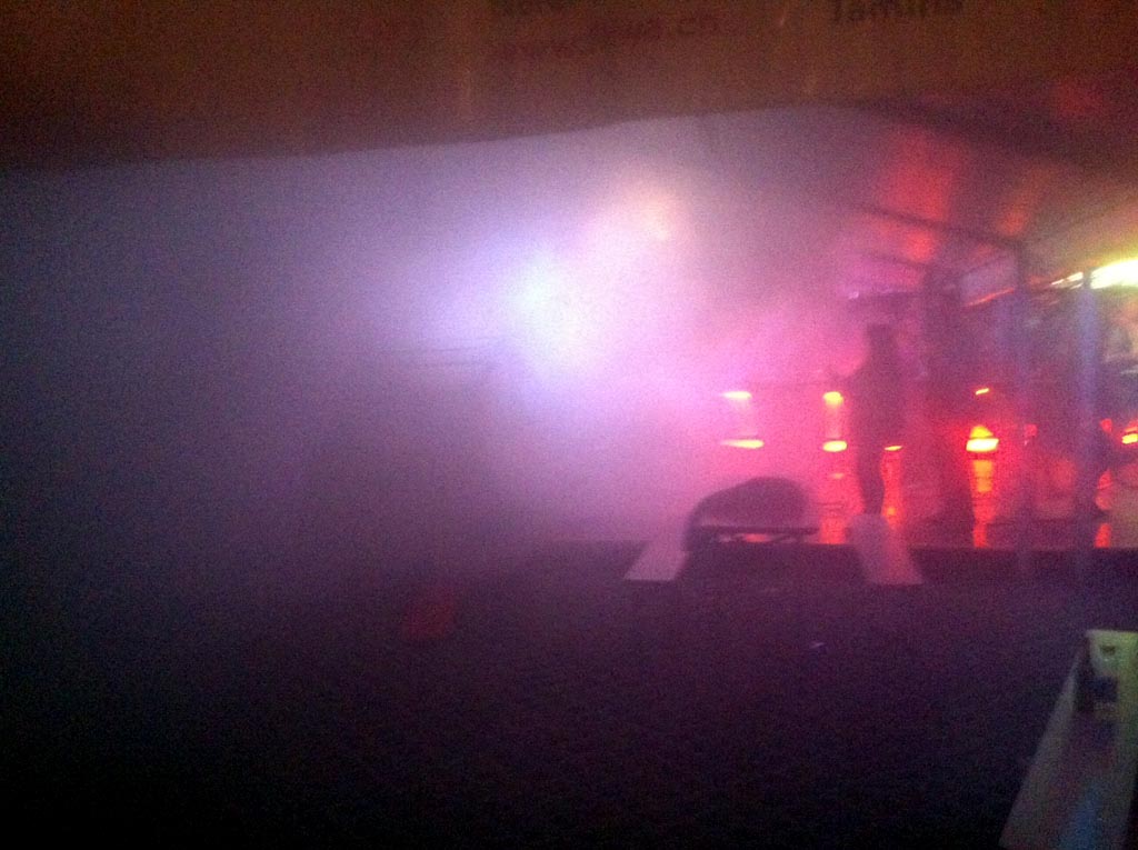 hot girls, rubbersmoke n'crazy guys...