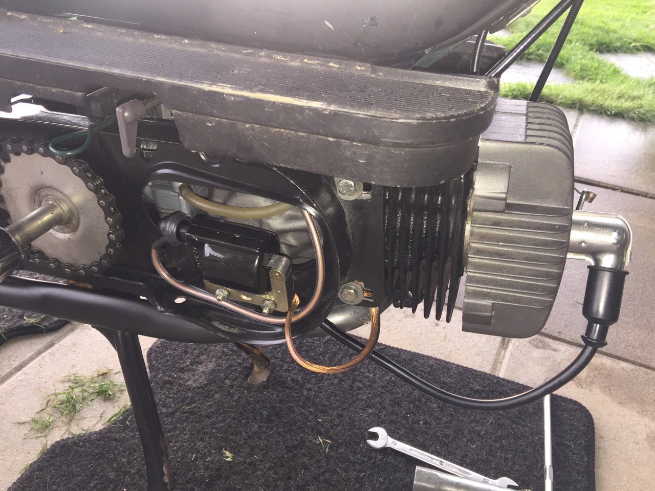 Massekabel in Kupfer vom Motorblock zur sekundär Zündspuhle am Ramen
