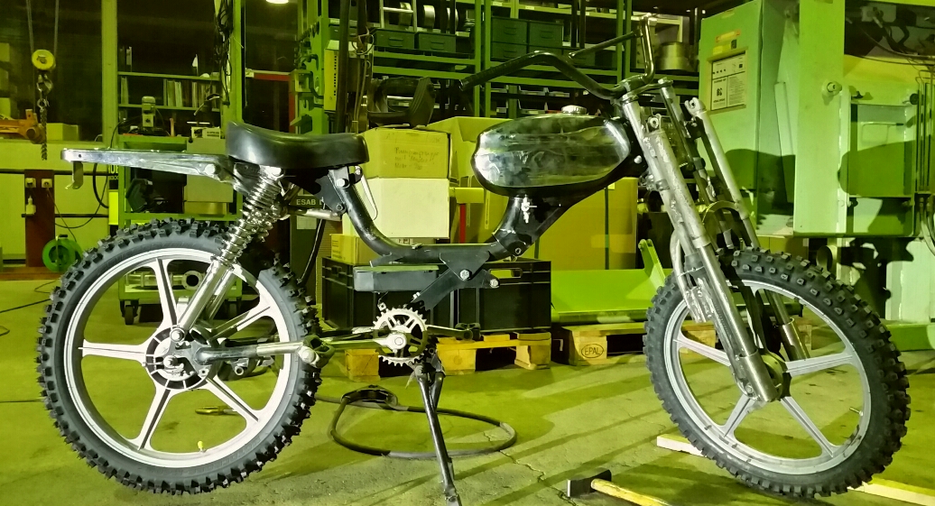 Mötöcröss mit Gepäckträger, Sattel und Tank gefixt